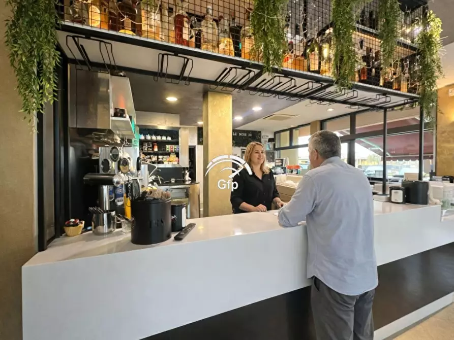 Immagine 3 di Bar / Ristorante in vendita  in VIA ROMA 33 a Peschiera Del Garda
