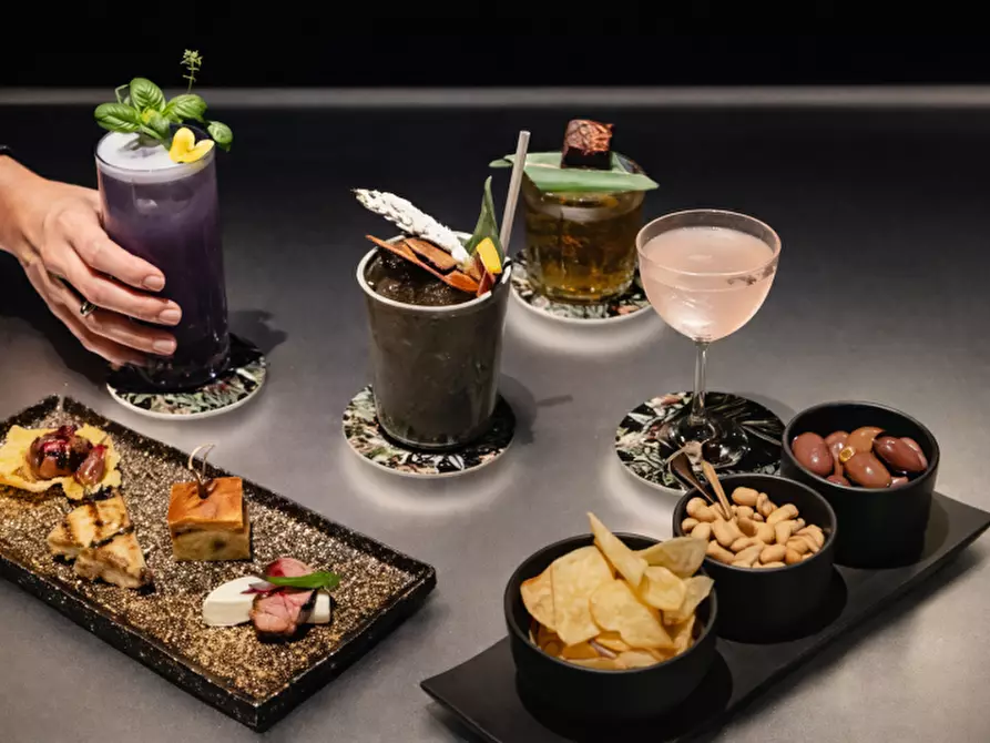 Immagine 1 di Bar / Ristorante in vendita  in viale delle Nazioni 10 a Peschiera Del Garda