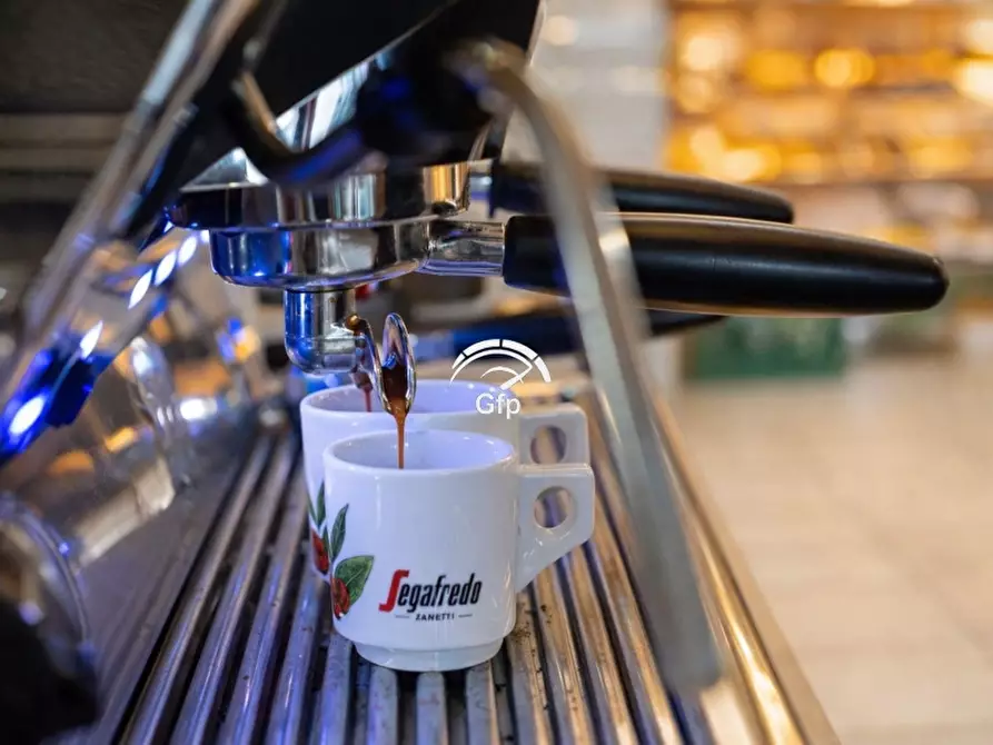 Immagine 9 di Attività commerciale in vendita  in VIA MARZO 10 a Verona