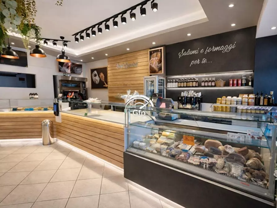 Immagine 1 di Attività commerciale in vendita  in VIA MARZO 10 a Verona