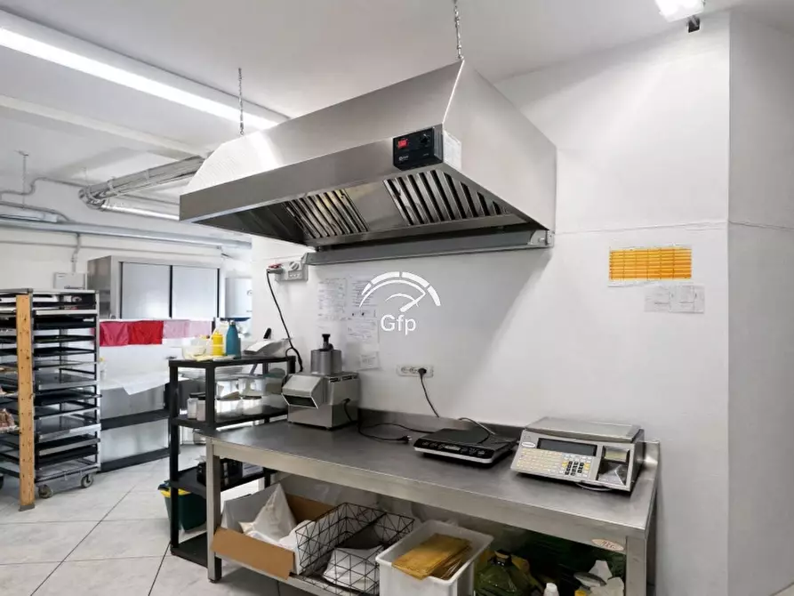 Immagine 16 di Attività commerciale in vendita  in VIA MARZO 10 a Verona