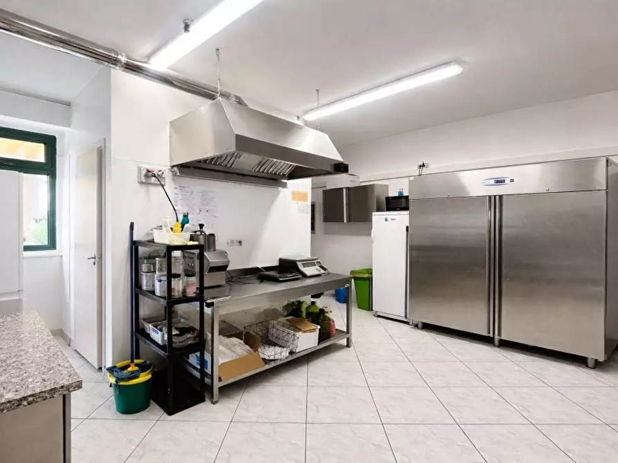 Immagine 17 di Attività commerciale in vendita  in VIA MARZO 10 a Verona