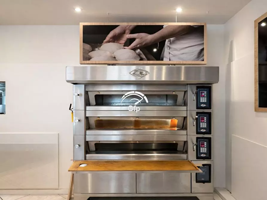 Immagine 14 di Attività commerciale in vendita  in VIA MARZO 10 a Verona