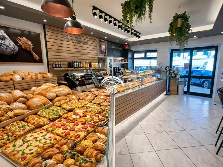 Immagine 21 di Attività commerciale in vendita  in VIA MARZO 10 a Verona