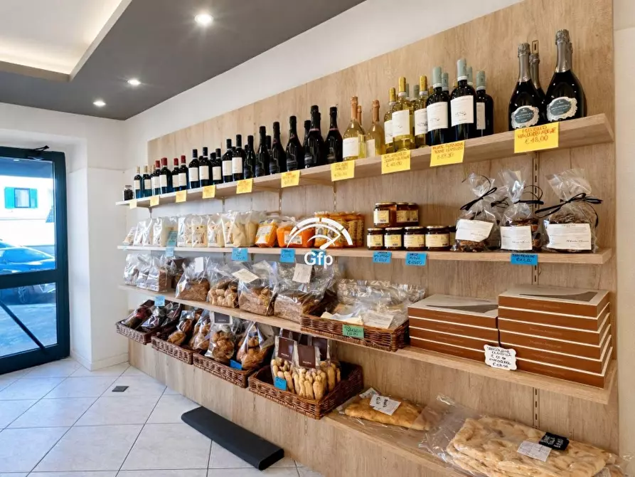 Immagine 4 di Attività commerciale in vendita  in VIA MARZO 10 a Verona