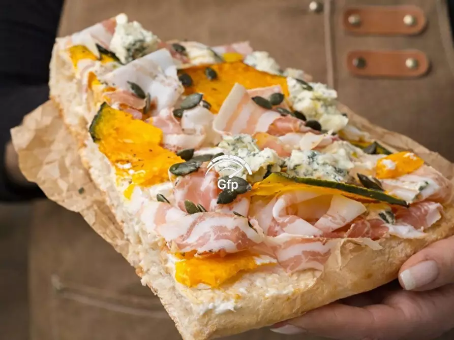 Immagine 5 di Attività commerciale in vendita  in VIA MARZO 10 a Verona