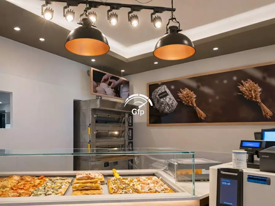 Immagine 8 di Attività commerciale in vendita  in VIA MARZO 10 a Verona