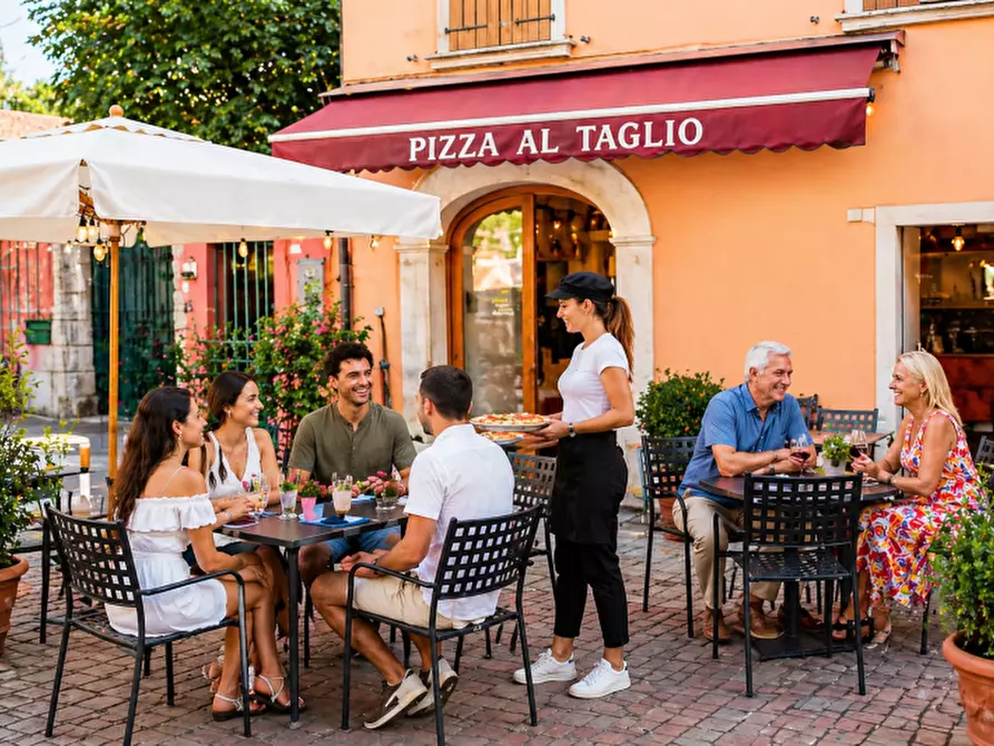 Immagine 3 di Pizzeria / Pub in vendita  in VIA MANTOVA 57 a Bardolino