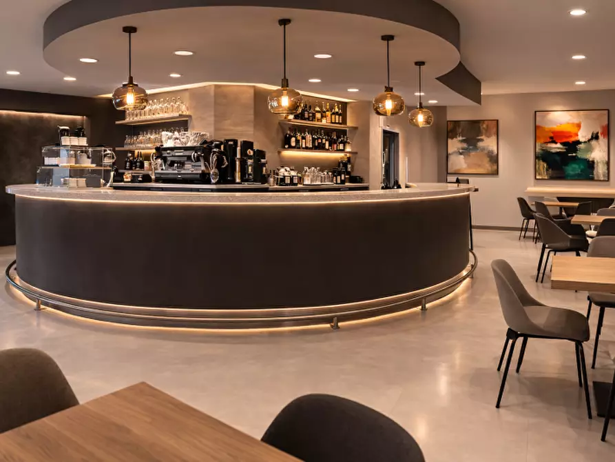 Immagine 1 di Bar / Ristorante in vendita  in VIA ROMA 100 a Verona