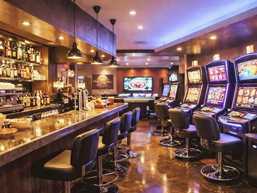 Immagine 1 di Bar / Ristorante in vendita  in VIA ROMA 100 a Verona