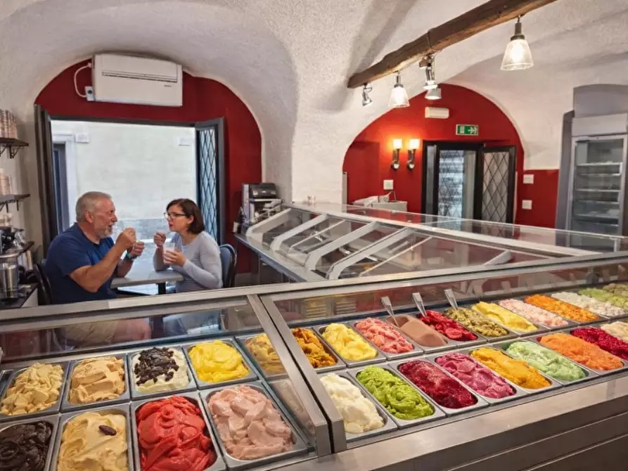 Immagine 2 di Attività commerciale in vendita  in VIA ROMA 44 a Malcesine