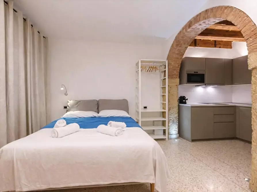 Immagine 4 di Attività commerciale in vendita  in VIA ROMA 50 a Verona