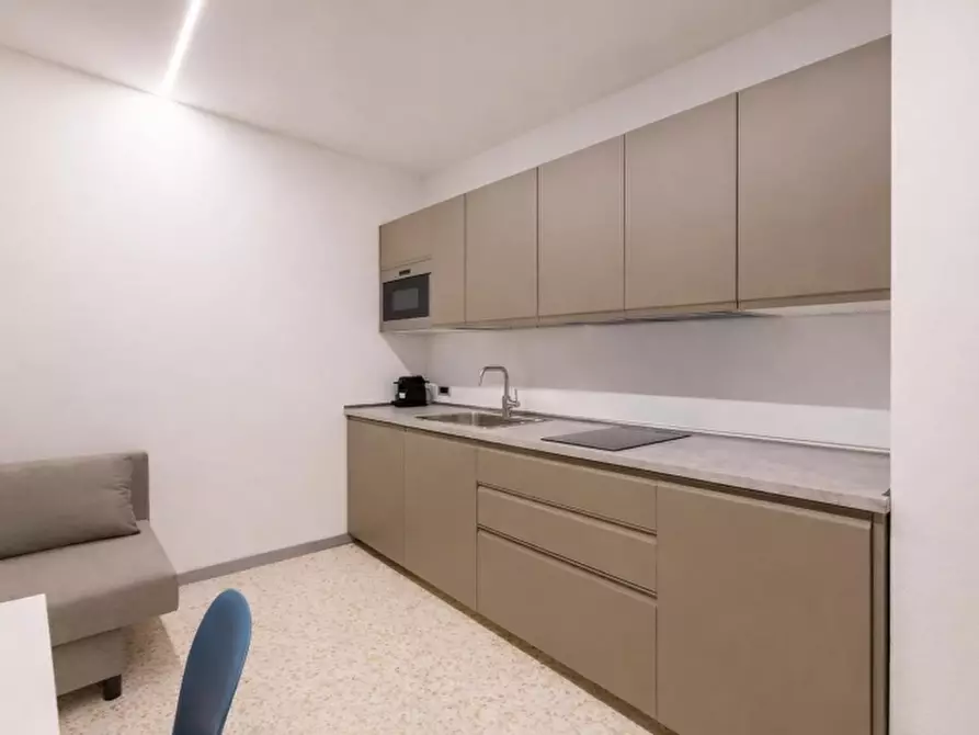 Immagine 10 di Attività commerciale in vendita  in VIA ROMA 50 a Verona