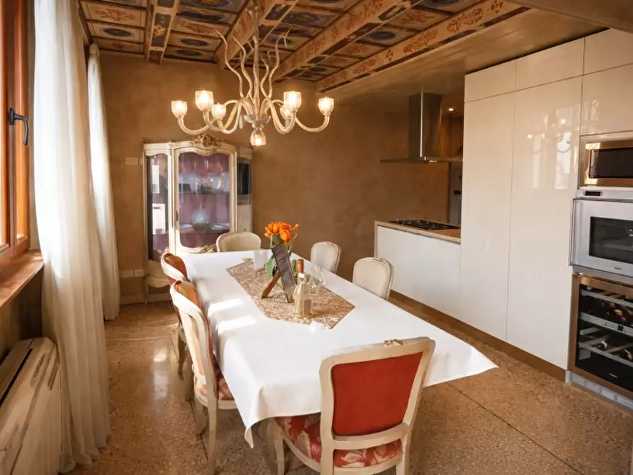 Immagine 3 di Attività commerciale in vendita  in VIA ROMA 100 a Verona