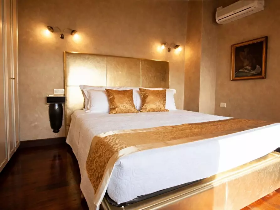 Immagine 6 di Attività commerciale in vendita  in VIA ROMA 100 a Verona