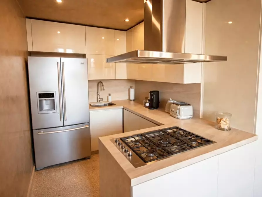 Immagine 4 di Attività commerciale in vendita  in VIA ROMA 100 a Verona