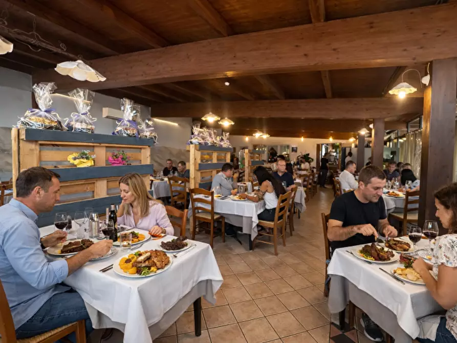 Immagine 2 di Bar / Ristorante in vendita  in VIA ROMA 100 100 a Verona