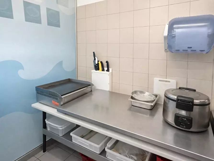 Immagine 4 di Attività commerciale in affitto  in VIA ROMA 100 a Bardolino