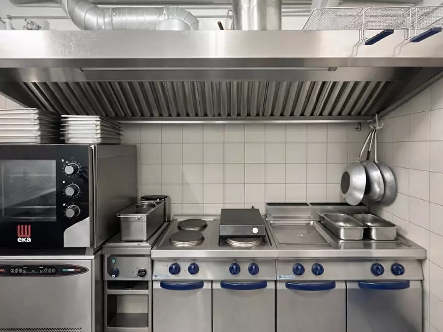 Immagine 6 di Attività commerciale in affitto  in VIA ROMA 100 a Bardolino