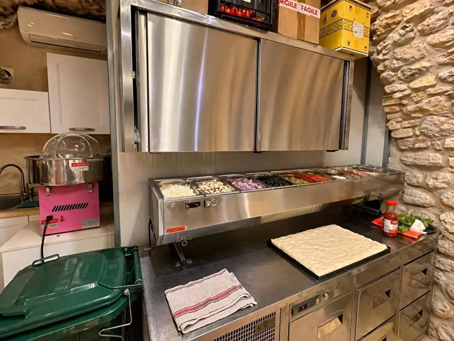 Immagine 5 di Pizzeria / Pub in vendita  in VIA MILANO 100 a Torri Del Benaco