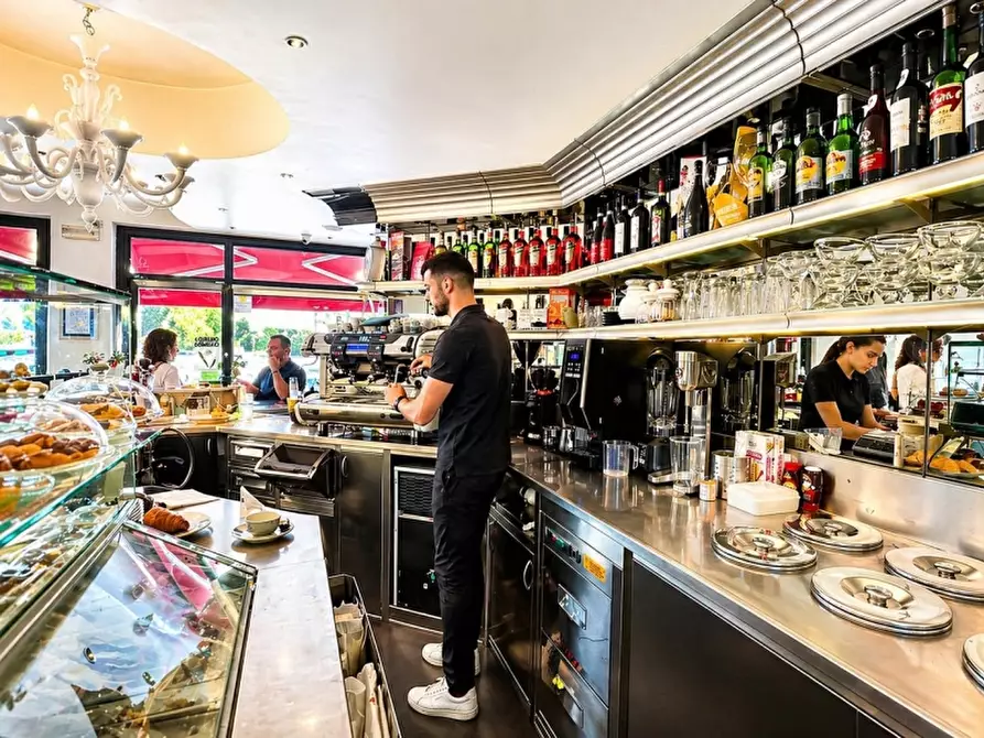 Immagine 1 di Bar / Ristorante in vendita  in Via Roma 100 a Verona
