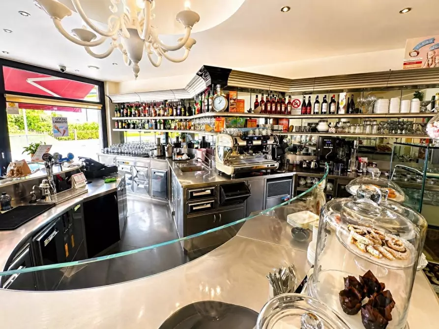 Immagine 3 di Bar / Ristorante in vendita  in Via Roma 100 a Verona