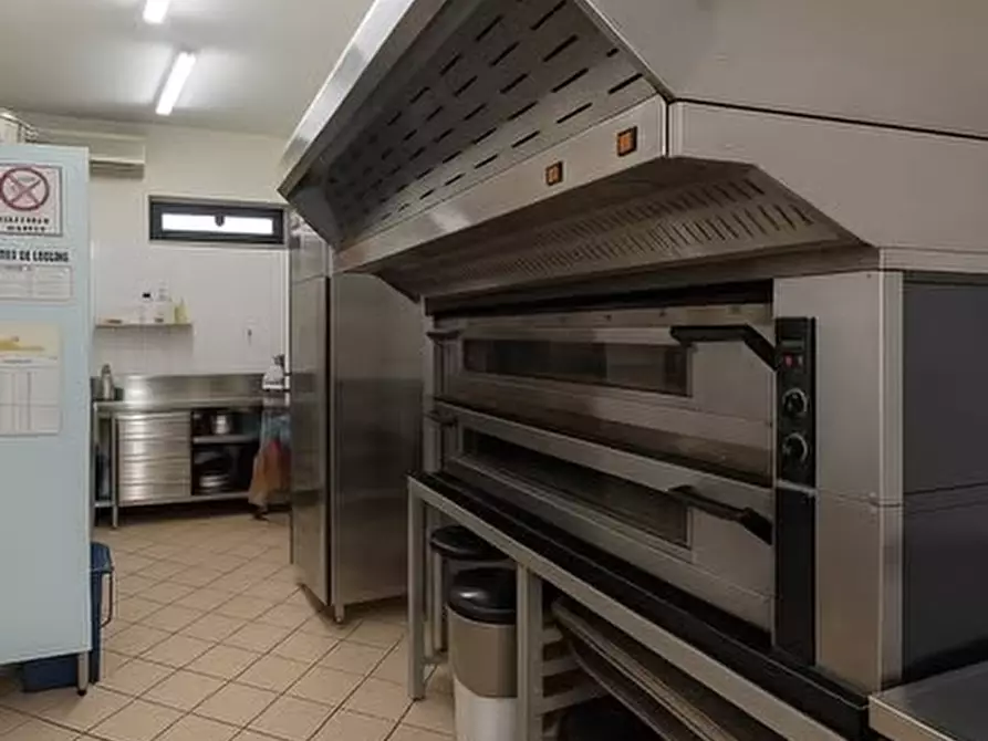 Immagine 3 di Pizzeria / Pub in vendita  in VIA ROMA 100 a Verona