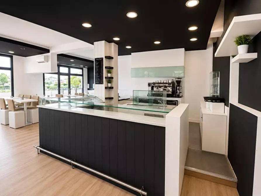 Immagine 8 di Bar / Ristorante in vendita  in VIA ROMA 100 a Mantova