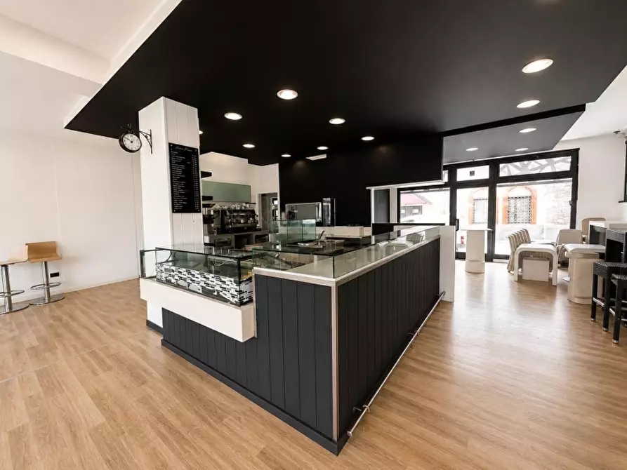 Immagine 1 di Bar / Ristorante in vendita  in VIA ROMA 100 a Mantova