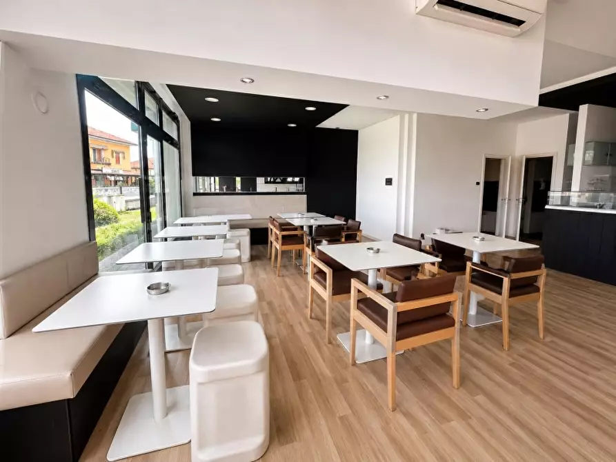 Immagine 10 di Bar / Ristorante in vendita  in VIA ROMA 100 a Mantova