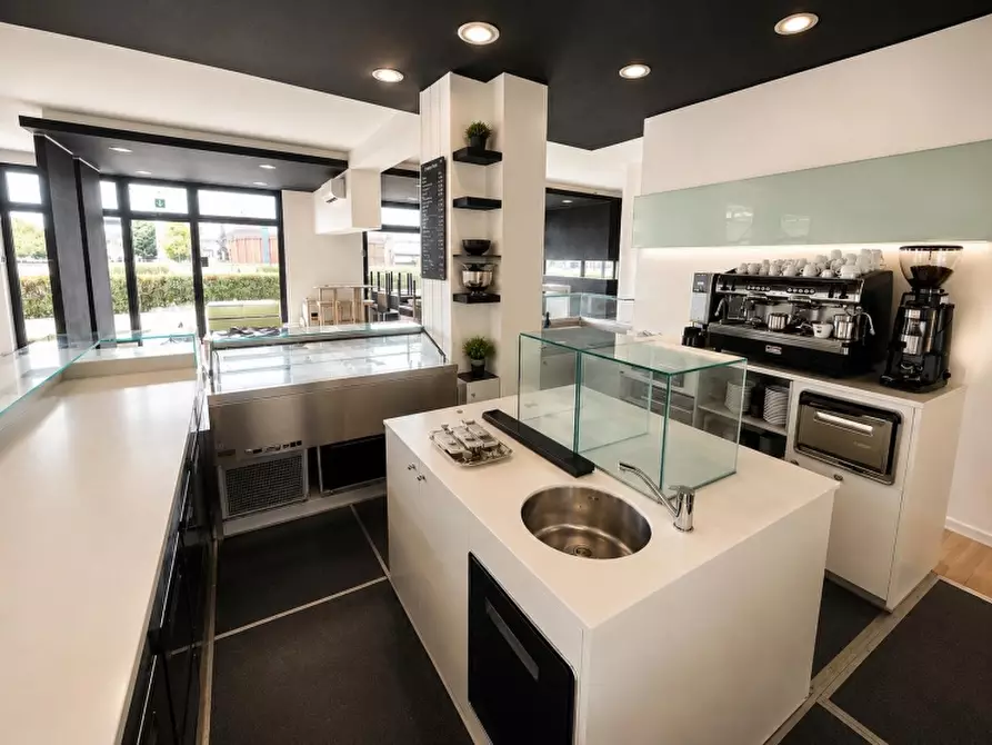 Immagine 2 di Bar / Ristorante in vendita  in VIA ROMA 100 a Mantova