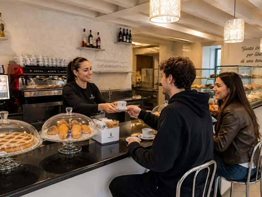 Immagine 1 di Bar / Ristorante in vendita  in VIA ROMA 100 a Villafranca Di Verona