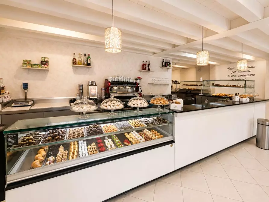 Immagine 2 di Bar / Ristorante in vendita  in VIA ROMA 100 a Villafranca Di Verona