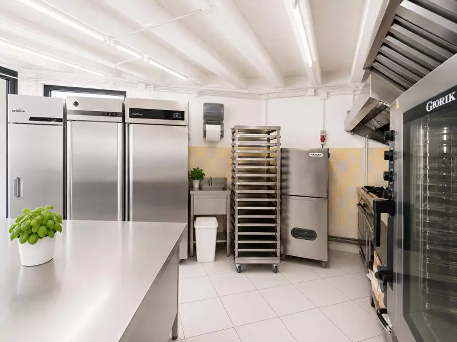 Immagine 14 di Bar / Ristorante in vendita  in VIA ROMA 100 a Villafranca Di Verona