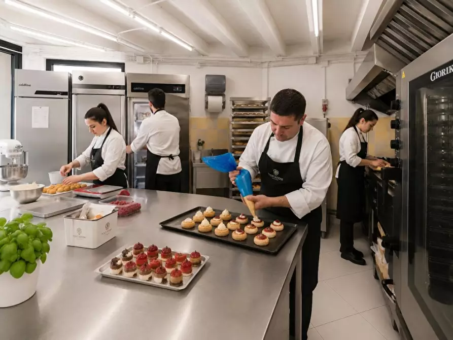 Immagine 7 di Bar / Ristorante in vendita  in VIA ROMA 100 a Villafranca Di Verona