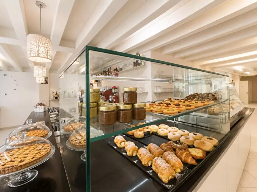 Immagine 5 di Bar / Ristorante in vendita  in VIA ROMA 100 a Villafranca Di Verona