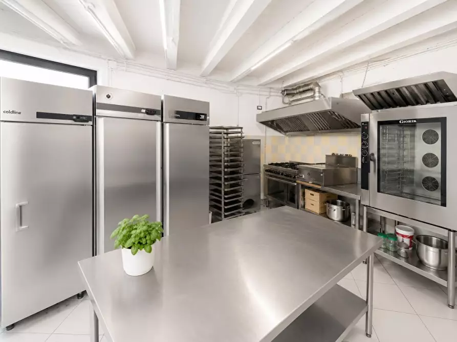 Immagine 10 di Bar / Ristorante in vendita  in VIA ROMA 100 a Villafranca Di Verona