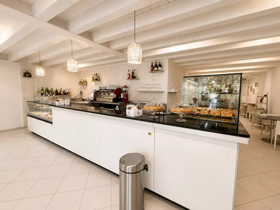 Immagine 3 di Bar / Ristorante in vendita  in VIA ROMA 100 a Villafranca Di Verona
