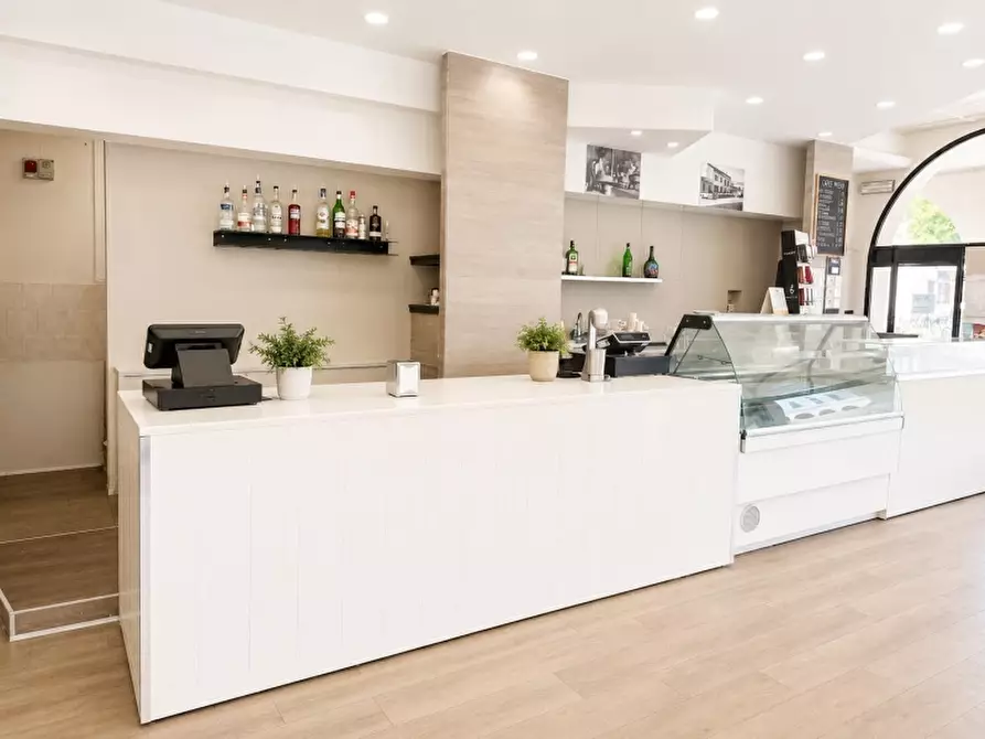 Immagine 2 di Bar / Ristorante in affitto  in VIA ROMA 100 a Quistello