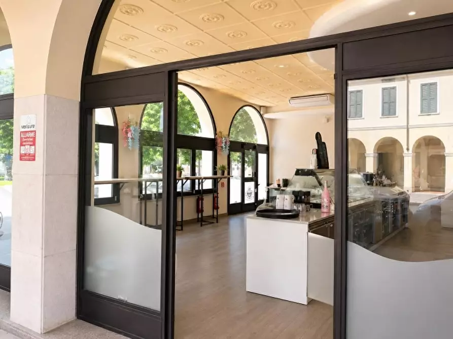 Immagine 4 di Bar / Ristorante in affitto  in VIA ROMA 100 a Quistello