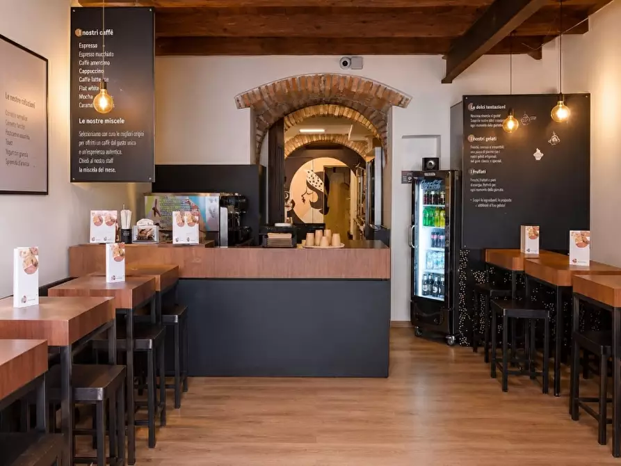 Immagine 14 di Attività commerciale in vendita  in VIALE ROMA 1 a Lazise