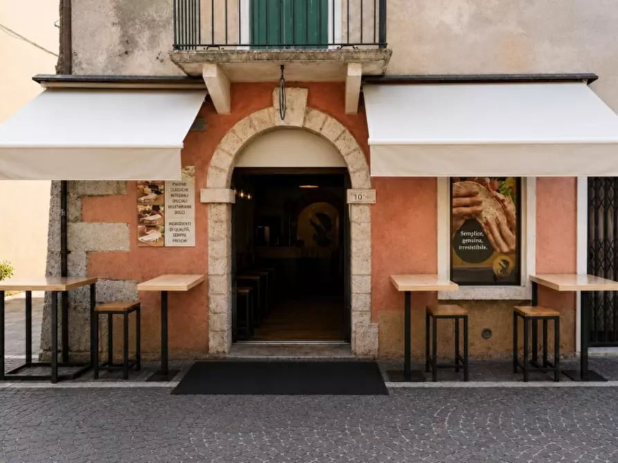 Immagine 15 di Attività commerciale in vendita  in VIALE ROMA 1 a Lazise