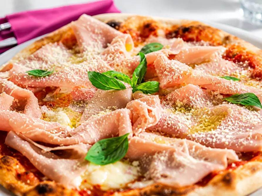 Immagine 3 di Bar / Ristorante in vendita  in VIA ROMA 100 a Verona