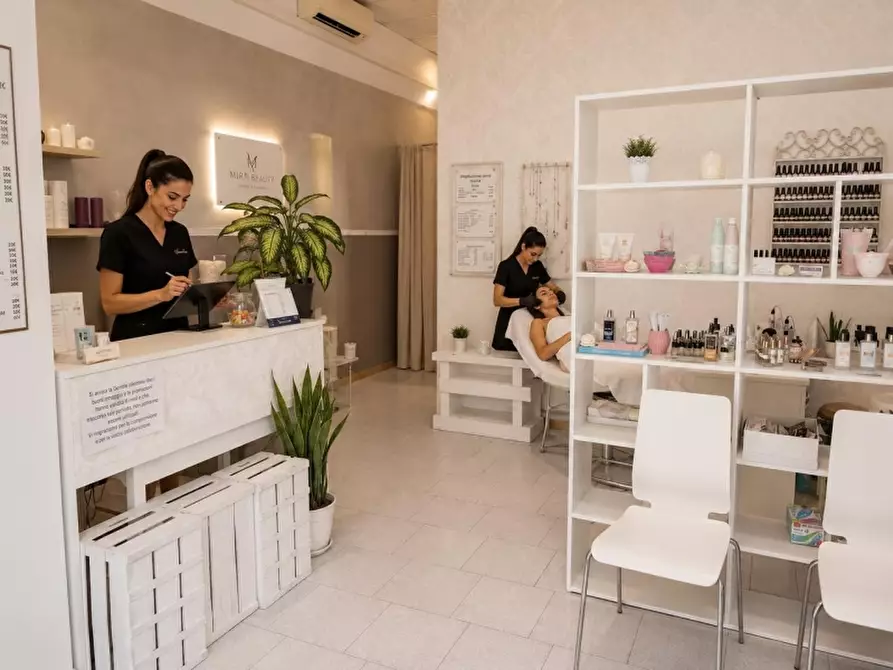 Immagine 6 di Attività commerciale in vendita  in VIA ROMA 100 a Verona