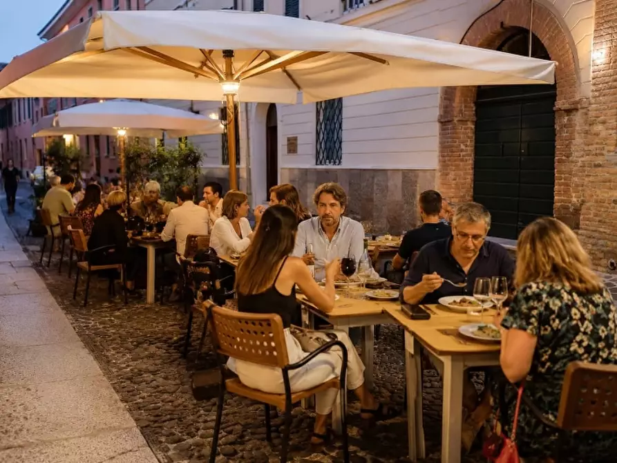 Immagine 1 di Bar / Ristorante in vendita  in VIA ROMA 100 a Mantova