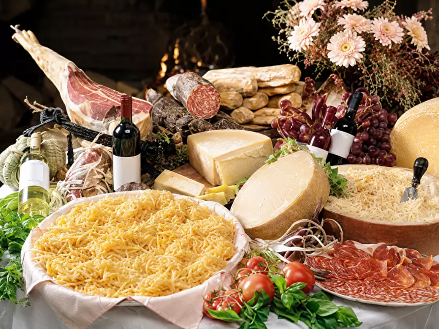 Immagine 5 di Bar / Ristorante in vendita  in VIA ROMA 100 a Sommacampagna