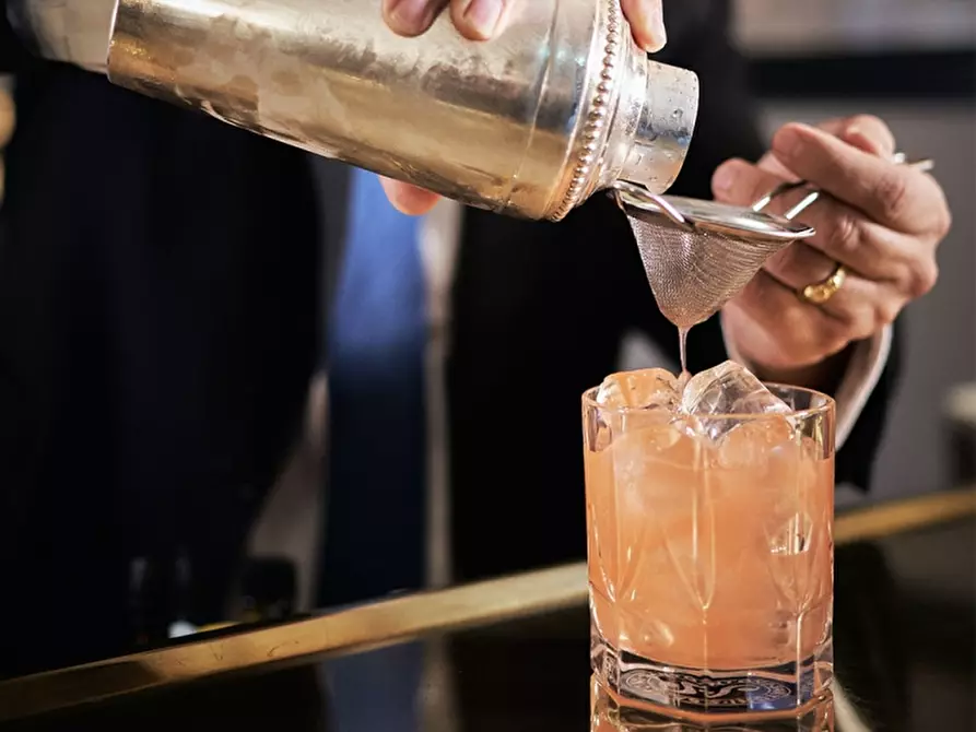 Immagine 1 di Bar / Ristorante in vendita  in viale delle Nazioni 10 a Peschiera Del Garda