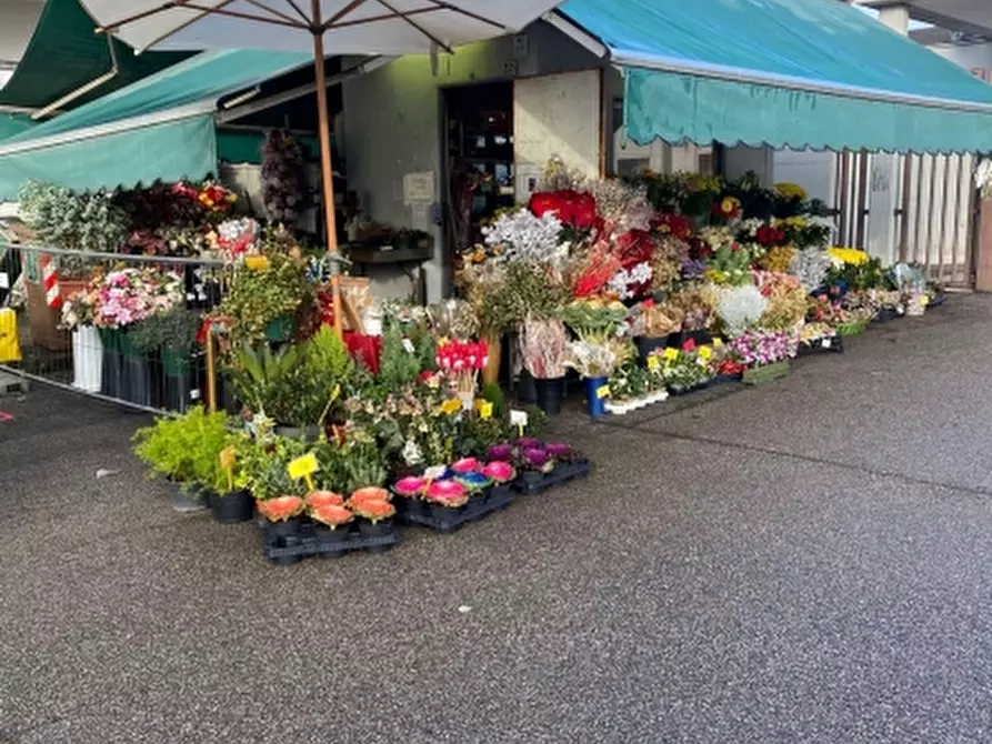 Immagine 1 di Attività commerciale in vendita  in VIALE DELLE NAZIONI 10 a Verona