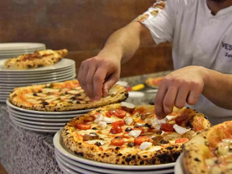 Immagine 3 di Pizzeria / Pub in vendita  in VIALE DELLE STAGIONI 10 a Verona