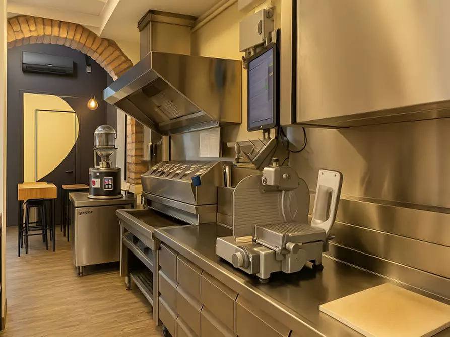 Immagine 10 di Attività commerciale in vendita  in VIALE DELLE NAZIONI 10 a Lazise